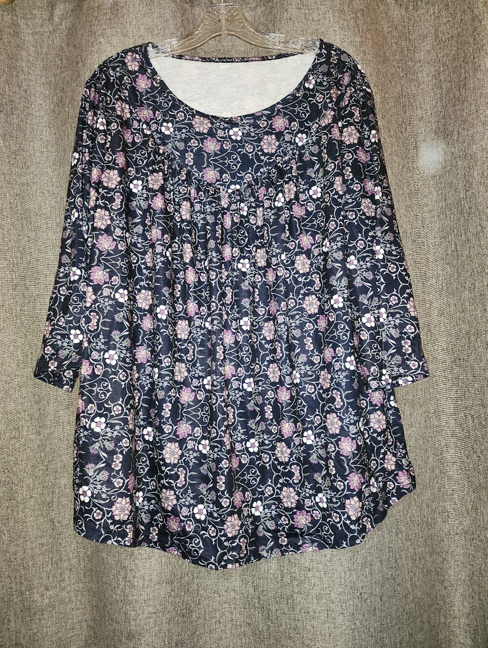 NWOT. Women's Navy Floral Scoop Neck Tunic Top - Pink Floral Print